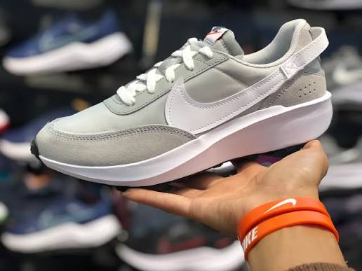 NIKE WAFFLE DEBUT